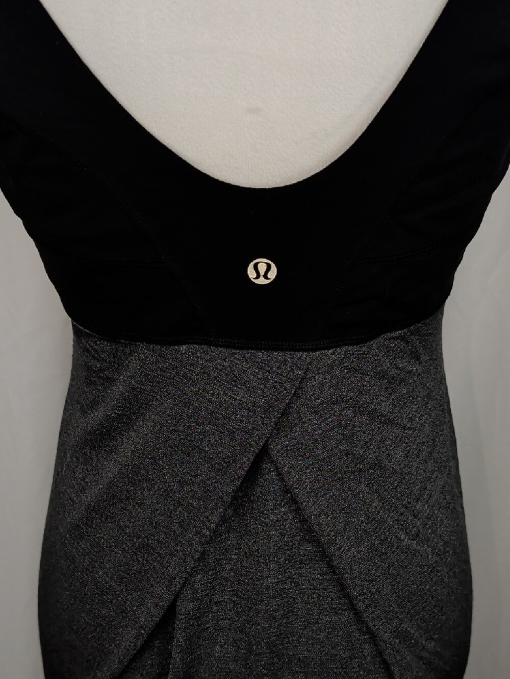 Lululemon Run Tame Me Tank First Release Black Size 12 - Picture 8 of 12